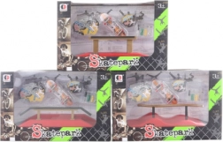 Rampe mit Skateboard für Kinder