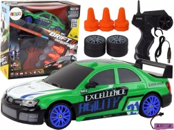 Grünes ferngesteuertes Sportauto R/C mit austauschbaren Rädern
