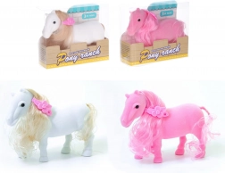 Pferd mit dekorativer Spange