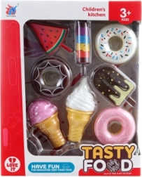 Set mit süßen Speisen für Kinder