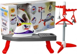 Kinderset mit batteriebetriebenem Bügeleisen mit Brett und Kleiderbügel