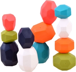 Bauklötze für das Balancieren und Bauen von Pyramiden