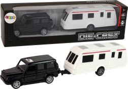 SUV-Modell mit Wohnwagen zum Campen