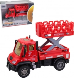 Feuerwehrfahrzeug mit Rückziehmotor