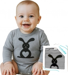 Baby-Body mit langen Ärmeln und Häschen – Geschenkverpackung