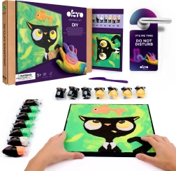 Okto Schwarze Katze mit Fisch – Kreativset: Modelliermasse-Malen nach Zahlen 29 × 29 cm