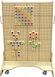 Freistehende hölzerne STEM-Tafel MASTERKIDZ