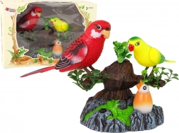 Singende bewegliche Papageien auf einem bunten Baum