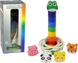 Hölzerne Lernpyramide und Ringe mit Tieren