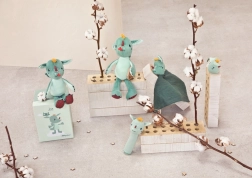 Rassel am Handgelenk Drache Joe von Lilliputiens