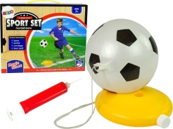 Set mit Fußball auf einer Schnur und Pumpe