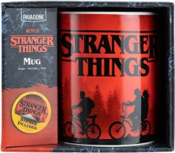 Stranger Things XL Becher mit Aufkleber 500 ml