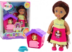 Mini-Puppe mit langen Haaren und buntem Rock mit Hund und Hütte