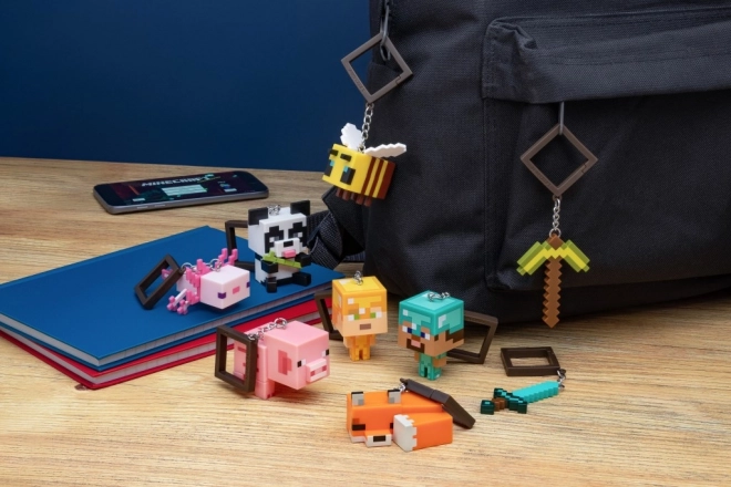 Figur mit Minecraft-Motiv
