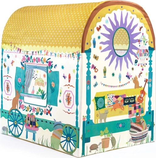 Öffnende Fenster und Eingang mit Vorhängen