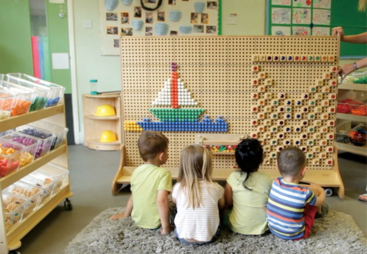 Riesige perforierte Arbeitsfläche für grenzenloses Gestalten