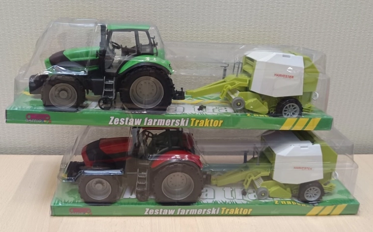 Traktor mit landwirtschaftlicher Maschine