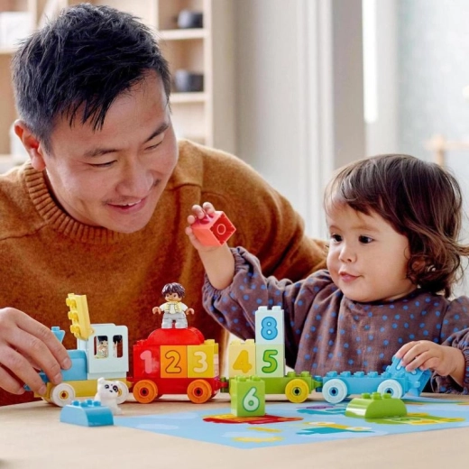 Kreatives Spiel mit Figuren