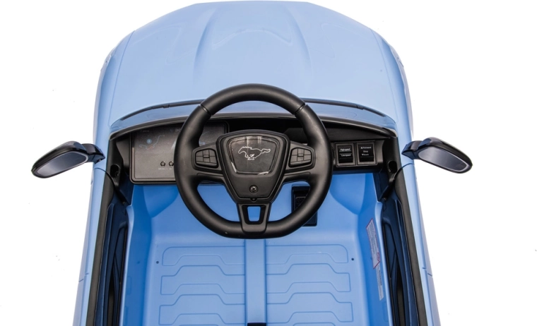 Bedienelemente am Lenkrad und Innenraum