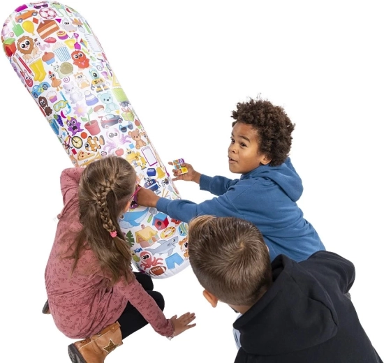 Großer aufblasbarer Ball voller Bilder