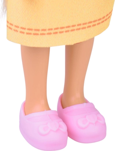 Niedriges Outfit mit rosa Schühchen