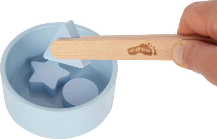 Förderung der Feinmotorik mit Holzzange