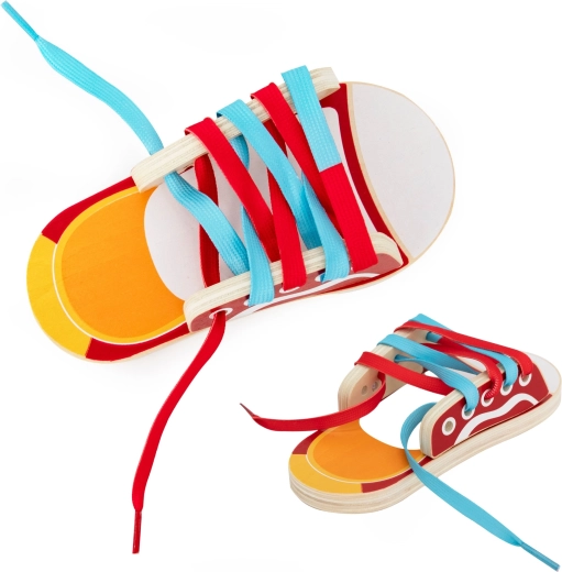 Realistischer Holz-„Schuh“ mit beweglichen Teilen
