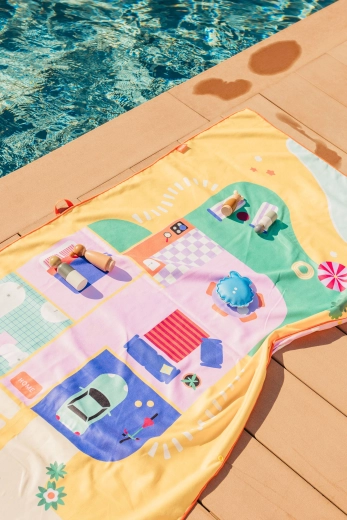 Quut Kinderhandtuch 2-in-1 – Puppenhaus (Größe M) 140 × 70 cm