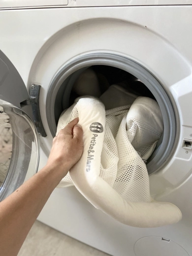 Atmungsaktive Netzseiten und waschbarer Bezug