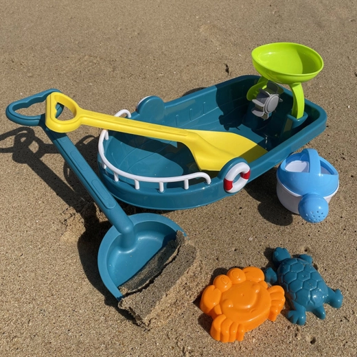 Vollständiges Set aus Werkzeugen und Förmchen