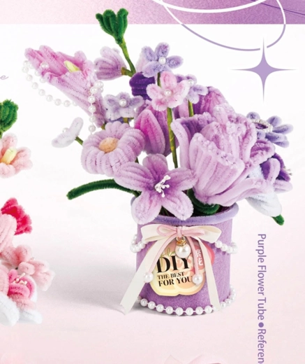 Set aus weichen Blumen zur Herstellung eines violetten Blumenstraußes (DIY)