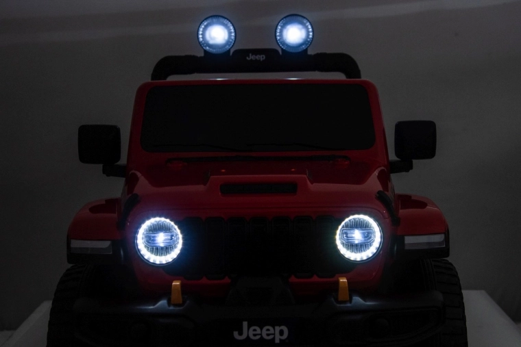LED-Lichter und Multimedia für realistischen Spaß