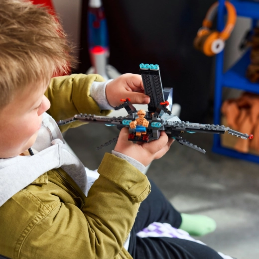 Bauen und Spielen in Kinderhänden