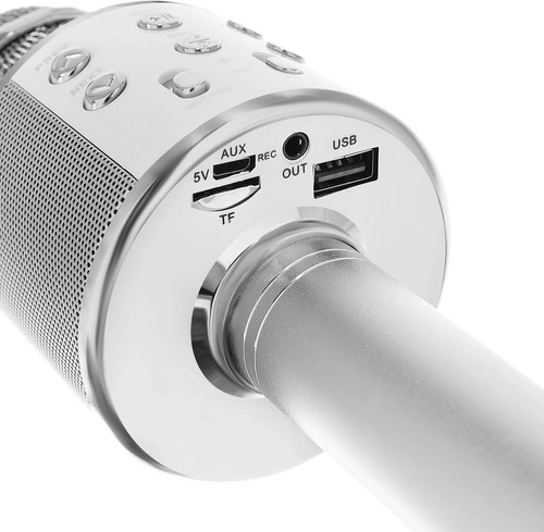 Anschlüsse für AUX, USB und SD-Karte