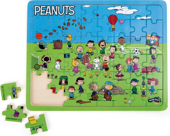 Kleine Füßchen Holzpuzzle Snoopy auf dem Spielfeld