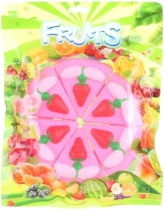 Plastikkuchen mit Messer