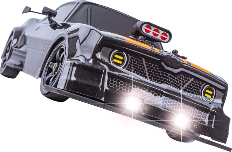 LED-Lichter und sportlicher Look