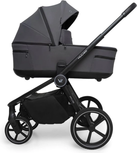 Geräumige Babywanne mit Belüftung und EPP-Boden