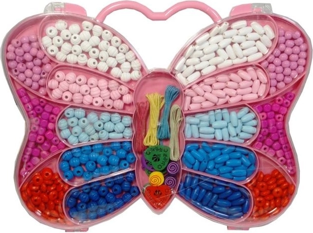 Bunte Holzperlen in einer Schmetterlingsbox