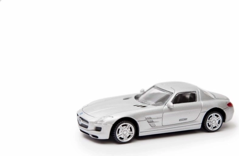 Maßstab 1:43 und kompakte Länge ca. 11 cm