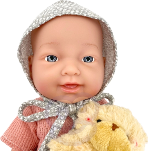 Weiches Outfit und Teddybär als Begleiter