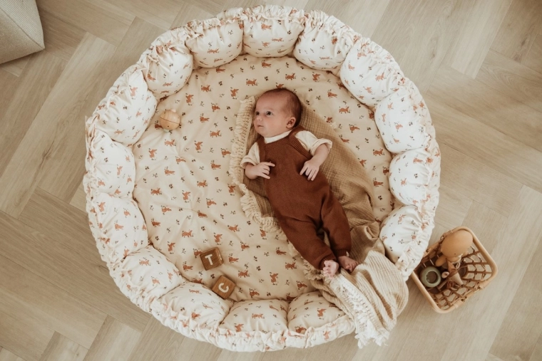 3-in-1: Nest, Spielmatte und Aufbewahrungsraum