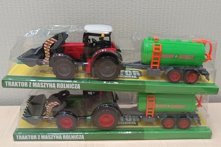 Traktor mit landwirtschaftlicher Maschine