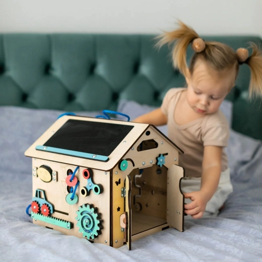Montessori-Häuschen für kleine Hände