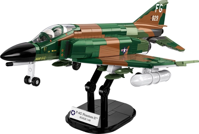 Detailreiches Modell im Maßstab 1:48