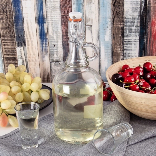 Stilvolle Präsentation hausgemachter Getränke