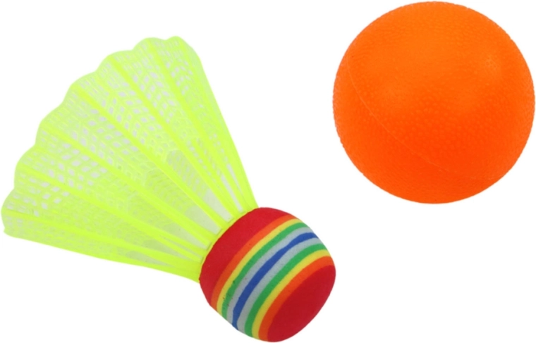 Ball und Federball im Lieferumfang