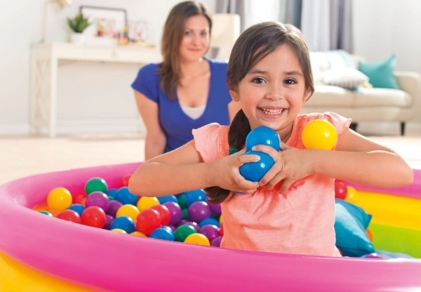 Spielspaß im Bällebad und zu Hause