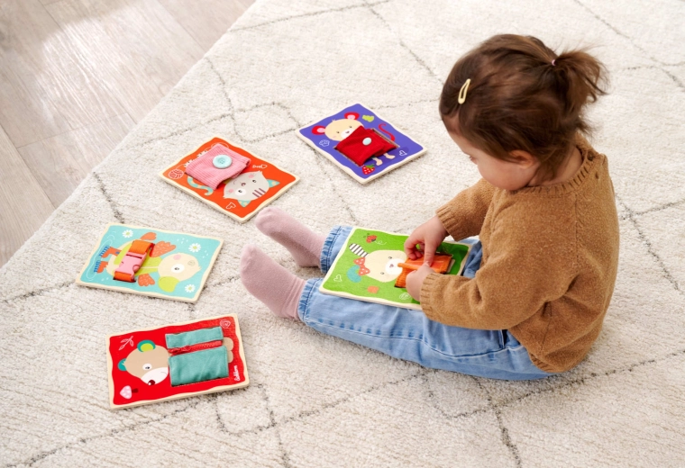 Anziehen spielerisch lernen