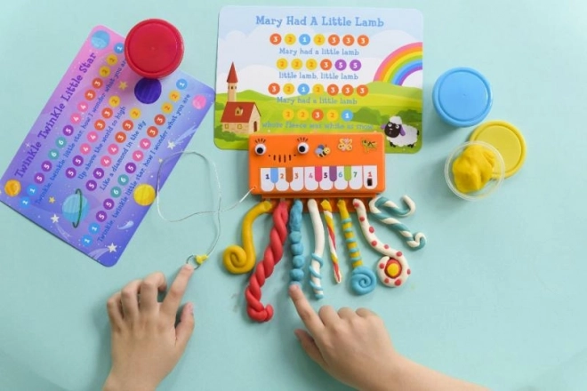Kinderklavier aus Knetmasse 4M